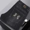 メンズジーンズデザイナートレンディなジーンズメンズエンボス加工された洗浄ブラックグレースリムフィットエラスティックコットンパンツ