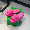 Pantofole Designer Sandals Slide Slides Camera Pavimento in gomma Sponge Sole Erba Resort Spessa Donne House Suota Blaster Tandiculla Tancherina Rosa verde