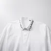 Chemises décontractées pour hommes vendant un col demi-lettre imprimé à manches courtes à manches courtes à la mode