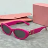 Occhiali da sole da sole Designer da donna Luxury Sun occhiali per gatto occhio di lusso di lussuoso parasole per esterni di alta qualità UV Accessori per occhiali per motivi per motivi estivi MZ136 B4