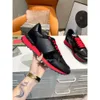 Lace Shoes Sneakers Stud Trainer 2024 UP Designer Valentyno Vlogoo Mens Fashion Brand Casual Sports Rivet Sole Sole en cuir authentique 33QZ