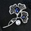 Broches magnifiques liège de ginkgo cristal bleu pour femme bouquets de mariage coucher de col de luxe broche épingles accessoires de vêtements