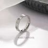 High-End Carteer Luxury Ring samma stil sex diamant en karaktär titan stål män och kvinnors ringar eleganta inlagda rostfritt ringsmycken