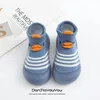 Scarpe calzini antislip per bambini gravi cartoni animati in gomma sneaker da pavimento bambino bomba il primo deambulatore per bambini 03y 240425