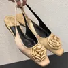 Sandales femelles fleurs en soie élégante femmes chaussures de plats 2024 mode chaussures peu profondes glissa sur les dames plates