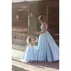 Flower Light Blue Cute Glitz Girl For Arabische bruiloften Mini Me Moeder Dochter Pageant Formele Holy Communion Jurken BA1763 MAL