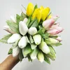 Kwiaty dekoracyjne 1 bukiet 6 szt. 14 cm jedwabny sztuczny kwiat fałszywy tulipan do ślubnych DIY Party Desk Decroations