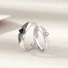 Band anéis de luxo Crystal Angel Demon Casal Ring Mens Romântico e moda Design de asa Anel de noivado ajustável Jóias de casamento Q240427