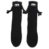Chaussettes masculines 3D Magnetic Mid-tube Doll Coton Soft Breathable Anti-Slip Couple se tenant la main pour les familles d'amis couples