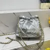 Bolsas de luxo para crianças de diamante Inscrevidas INS Girls coloridas Cadeia de metal bolsas de balde de moda Crianças Pu Couro One ombro S1350