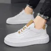 Scarpe casual 2024 uomini sneakers in pelle alla moda in pelle vulcanizzata sport invernale a passeggiata a pizzo maschio maschile maschile maschile maschile