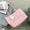 Bolsas de ombro urso designer designer de couro macio bolsa de couro feminino 2024 marca de moda da moda e carteira da marca