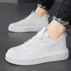 Scarpe casual 2024 uomini sneakers in pelle alla moda in pelle vulcanizzata sport invernale a passeggiata a pizzo maschio maschile maschile maschile maschile