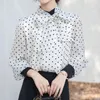 Blouses pour femmes Qoerlin Polka Dot mousseline de mousseline Femme 2024 Fashion coréenne Élégante longue lanterne à manches Bow Tops