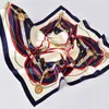 100% Écharpe carrée de soie pour femmes 65x65 cm beau motif de conception imprimé luxe élégant en soie