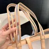 Summer Beach Bag Designer Tygväska för kvinnor Lyxiga handväskor Transparent resor Totes Shoppingväska Högkvalitativ axelväska Vattentät Shinny Svart stor kapacitet