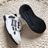 Designer Designer Sneakers Skel Top Buty do biegania skórzane kości aplikacje młodzież maluch gradschool dla dzieci chłopiec