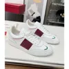 Little Shoes Sneakers Sports Stud Trener 2024 Kobiet Designer Valentyno Vlogoo Trening Spring White Białe płaskie koronkowe pary w górę zarządu Mężczyźni 19gn