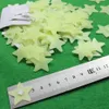 100pcs leuchtende Wandaufkleber leuchten in den dunklen Sternen Aufkleber Abziehbilder für Kinder Babyzimmer Bunt fluoreszierende Wohnkultur 240426