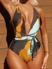 Frauen Bikini Frauen einteilige braune Krawattenfarbstoff Badeanzug Deep V Hals Wrack Pfeilband Kreuz Monokini Badeanzug Bauch Bauch