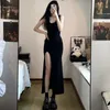 Sangle sans manches noire Femme Sexe Slim Fit Side Slit Irréguleux Robe maxi Femme Été Corée Robes simples 240410