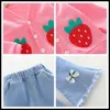 Ensembles de vêtements 2024 Automne Children Baby Girls Coats Shirt Tassel Bow Jean 3 PCS Kids TracksSits Cuting Strawberry Infant Clothes