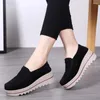 Scarpe casual vera pelle di pelle da donna piattaforma spessa slittamento su sneaker a zeppa a forma piatta mocsine in pelle scamosciata