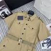 Designer Jump Sumpsuit Summer Summer Casual Playsuit Fashion Tide New Khaki Lapela Manga curta Botão de trabalho com cinto