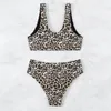 Swimwear femminile 2024 Stampa leopardo costume da bagno a due pezzi per donne in alto con altezza a V-Neck Bikini Bikini Set da bagno Summer Beach Baming