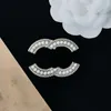 Luxury Women Men Designer Brand Letter Brooches 18K Gold Plated Inlay Pearl Crystal Rhinestone Jewelry Brooch Pin Marry Party Gift Accessorie 2Colors