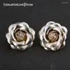 Orecchini per borchie suqi rose fiore Pu per donne gioielli in acciaio inossidabile colore argento boho earring Girl 2024