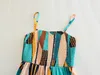 卸売夏スタイルの女性服の不規則な幾何学的なプリントスリングドレス