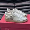 Buty Projektant ValentYno Sneakers 2024 Stud Trener Vlogoo Spring Flat Bottom Prawa skórzana skóra wszechstronna biała kobiety Sports Pary Pary Mężczyźni