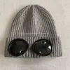 Projektant Dwie obiektyw okulary gogle czapki mężczyźni CP KNITED HATS CAPS CALLES Outdoor Kobiety UNSEX Wyspy Zimowe Kamienie Wyspy Czarna szara maska ​​28 28