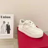 Erhöht 2024 Sommer Sneakers Board Trainer Dicke Stollen Designerinnen Frauen Valentyno Neue Schuhe Sohle Vlogoo Rivet Casual Small White Zuej