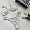Thaise bikini metalen gesp sexy multi-kleuren kleine borstins-stijl gesplitst body swimsuit dames b-line buckle