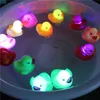 Baby Bath Toys LED Floating Duck Baby Salle de bain jouet interactif eau pour jouer à la piscine plage de canard brillant jouet de salle de bain intérieure jeu de douche