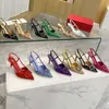 Zehen 2024 hohe Einfelspumpen Spitzer Designer Valentyno Wasserschuhe Stente Womens Vlogoo Neue Diamant kleine dünne Sandalen Leder Rücken hohl hohe MRVL