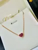 Luxe ontwerper CH Brand V Gold ketting Hoge kwaliteit Charm Hartvorm Pendant ketting met rood chalcedonyontwerp in 18k rosé goud vergulde luxe sieraden