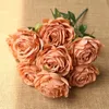 Rosas artificiais Flores de outono Casamento Pogra de buquê Home Sala de estar Jardim laranja Seda Decoração de flores falsas 240415