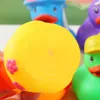 Zabawki do kąpieli dla niemowląt zabawki do kąpieli dla niemowląt kolorowe gumowe kaczki z ściskanie dźwięk miękki gumowe kaczki na wannę zabawki prysznic dla dzieci dzieci