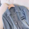 Camisa de jeans de jeans de bordados retro femininos Jaqueta casual da primavera feminina e outono 2024 Novo camisa de emagrecimento solta de comprimento médio