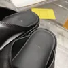 Lüks tasarımcı sandaletler terlik kadın ayakkabıları düz yaz slayt konforu katır metal deniz seabeach kaydırıcılar moda canlanma slaytları kolay aşınma sandale ayak parmağı 35-45
