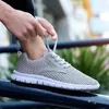 Running schoenen Big Size 38-47 Smmer Men and Women Breathable Mesh Jogging Sneakers Outdoor Ultra Light Sports