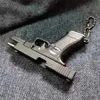 Toys des armes à feu 1 3 G17 Modèle de pistolet Métal G17 Mini jouet arme détachable DIY SEMI-ALLOY KEYCHAIN PENDANT Ornements Childrens Toy T240428