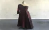 2017 Wine Red Split Hülle Abendkleider mit dem OneShoulder -Ausschnitt Langarmige Perlen -Applikationen Seite Überdrehung Party Prom Gown1068812