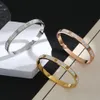 Pulseira de pulseira de alta qualidade para sua escolha Pulseiras de designer de luxo Alfabetes Valentine Gift Noble and Elegant Women Bracelet Nice 6545