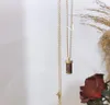 Collier pendentif à bouteille de parfum classique Accessoires de bijoux de luxe Style de créateur de mode saisonnier délicat élégant beau W5168407