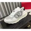 New Casual Sneakers 2024 Stud Trainer Vlogoo Spring Shoes High End Breathable Leather Thick Sole Mens Fashion Designer Sports Valentyno IKTZ