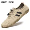 Chaussures décontractées Mentes Modeurs réels en cuir bas Classic Classic Mens Flat Big Size 46 Sneakers confortables extérieurs